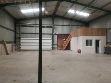 Location fonds et murs commerciaux Graincourt-lès-Havrincourt 62147 Pas-de-Calais 300 m2  1750 euros