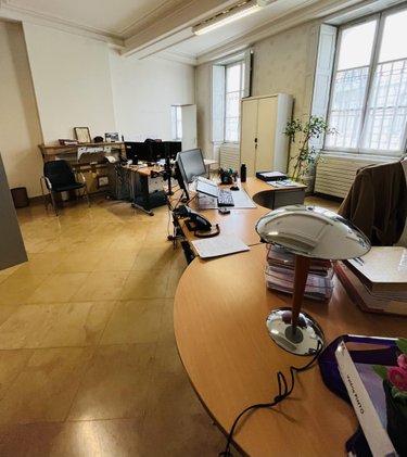 Fonds et murs commerciaux a vendre Dole 39100 Jura 153 m2  190000 euros