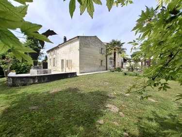Maison a vendre Saintes 17100 Charente-Maritime 405 m2 11 pièces 500000 euros
