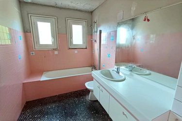 Maison a vendre Malguénac 56300 Morbihan 250 m2  137800 euros