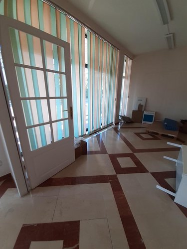 Location fonds et murs commerciaux Divonne-les-Bains 01220 Ain 140 m2  3360 euros