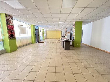 Fonds et murs commerciaux a vendre Guer 56380 Morbihan 285 m2  332480 euros