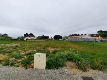 Terrain a batir a vendre Saint-Hilaire-de-Riez 85270 Vendée 700 m2  148200 euros