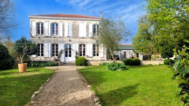 Maison a vendre Marans 17230 Charente-Maritime 255 m2 8 pièces 638600 euros