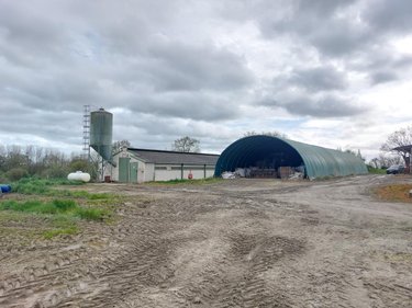 Bien agricole a vendre Montjean 53320 Mayenne 9397 m2  106000 euros