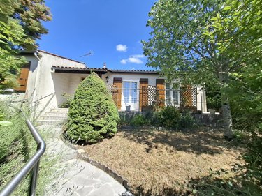 Maison a vendre Saintes 17100 Charente-Maritime 137 m2 6 pièces 314760 euros