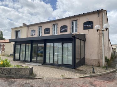 Fonds et murs commerciaux a vendre Aizenay 85190 Vendée 160 m2  125600 euros