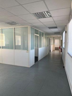 Location fonds et murs commerciaux Pierrelatte 26700 Drôme 120 m2  990 euros