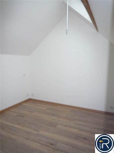 Location appartement Montsûrs 53150 Mayenne 94 m2  550 euros