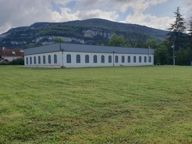 Fonds et murs commerciaux a vendre Serrières-de-Briord 01470 Ain 4187 m2  1860000 euros
