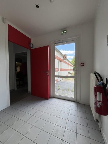 Fonds et murs commerciaux a vendre Laon 02000 Aisne 860 m2  1050000 euros