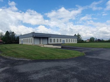 Fonds et murs commerciaux a vendre Serrières-de-Briord 01470 Ain 4187 m2  1860000 euros