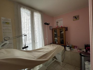 Fonds et murs commerciaux a vendre Lodève 34700 Hérault 68 m2  72080 euros