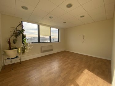 Fonds et murs commerciaux a vendre Montargis 45200 Loiret 78 m2  105900 euros