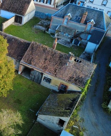 Fonds et murs commerciaux a vendre Corquilleroy 45120 Loiret 350 m2  126800 euros