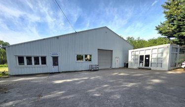 Fonds et murs commerciaux a vendre Vierzon 18100 Cher 650 m2  262000 euros