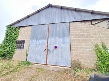 Location garage et parking Montoire-sur-le-Loir 41800 Loir-et-Cher 257 m2  540 euros