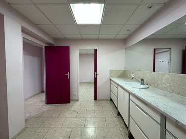 Location divers Saint-Jacques-de-la-Lande 35136 Ille-et-Vilaine 186 m2  1643 euros