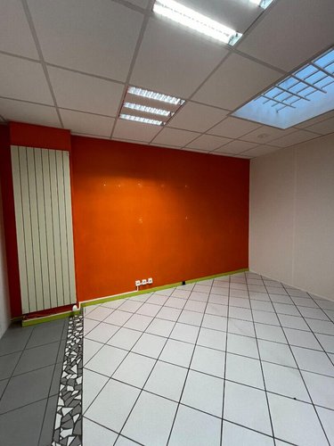 Location divers Montfort-sur-Meu 35160 Ille-et-Vilaine 160 m2  1000 euros