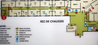 Immeuble a vendre Plounéour-Ménez 29410 Finistère 250 m2  121210 euros