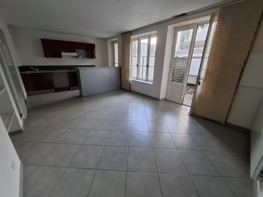 Immeuble a vendre Saintes 17100 Charente-Maritime 332 m2  462000 euros