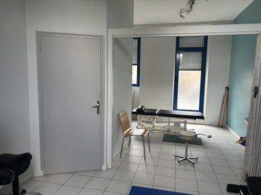 Fonds et murs commerciaux a vendre Guingamp 22200 Côtes-d'Armor 135 m2  227360 euros