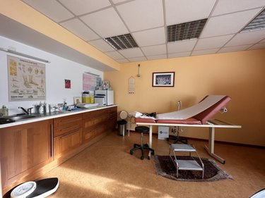 Fonds et murs commerciaux a vendre Séné 56860 Morbihan 104 m2  229000 euros