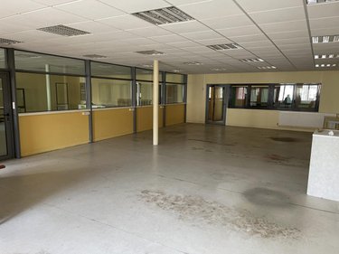 Location fonds et murs commerciaux Caudry 59540 Nord 626 m2  2000 euros