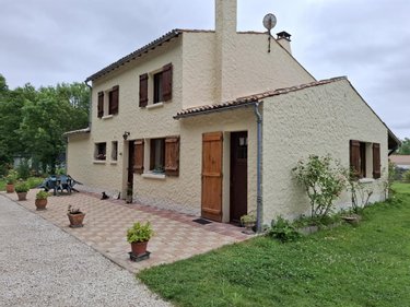 Maison a vendre Saintes 17100 Charente-Maritime 157 m2 8 pièces 287480 euros