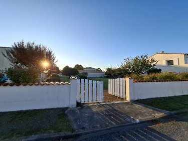 Terrain a batir a vendre Saujon 17600 Charente-Maritime 739 m2  115412 euros