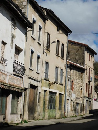 Immeuble a vendre Pont-d'Ain 01160 Ain 138 m2  75500 euros