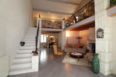 Maison a vendre Saintes 17100 Charente-Maritime 405 m2 11 pièces 592800 euros