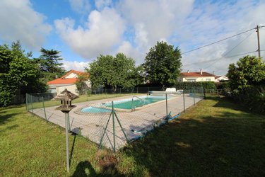 Maison a vendre Saintes 17100 Charente-Maritime 151 m2 8 pièces 209840 euros