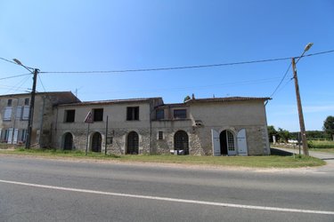 Maison a vendre Le Douhet 17100 Charente-Maritime 398 m2 15 pièces 120000 euros