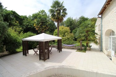 Maison a vendre Saintes 17100 Charente-Maritime 405 m2 11 pièces 592800 euros