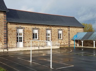 Maison a vendre La Cornuaille 49440 Maine-et-Loire 270 m2  104000 euros
