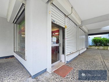 Fonds et murs commerciaux a vendre Saint-Genis-Pouilly 01630 Ain 64 m2  210000 euros