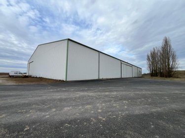Fonds et murs commerciaux a vendre Gondreville 45490 Loiret 2900 m2  890000 euros