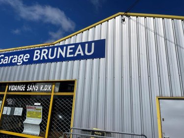 Garage et parking a vendre Port-Louis 56290 Morbihan 367 m2  280000 euros