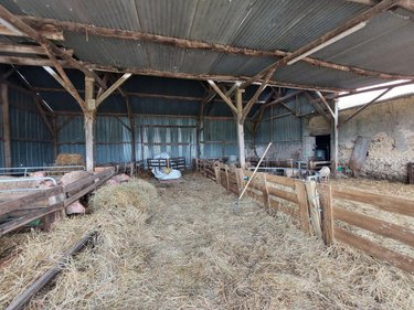 Bien agricole a vendre Montjean 53320 Mayenne 9397 m2  106000 euros