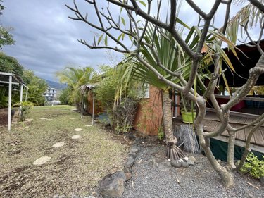 Fonds et murs commerciaux a vendre Saint-Leu 97436 Réunion 270 m2  529700 euros