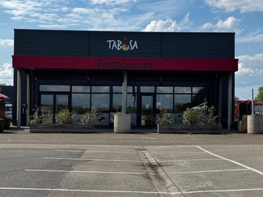 Fonds et murs commerciaux a vendre Tavaux 39500 Jura 460 m2  470000 euros