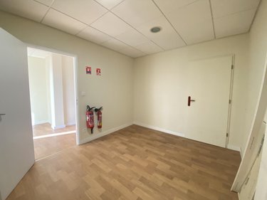 Fonds et murs commerciaux a vendre Montargis 45200 Loiret 78 m2  105900 euros