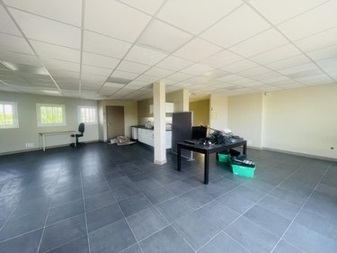 Location fonds et murs commerciaux Saint-Philbert-de-Grand-Lieu 44310 Loire-Atlantique 127 m2  1300 euros