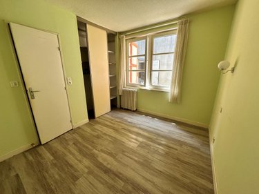 Fonds et murs commerciaux a vendre Saint-Jacques-des-Blats 15800 Cantal 700 m2  95400 euros