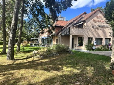 Fonds et murs commerciaux a vendre Anglards-de-Saint-Flour 15100 Cantal 850 m2  890000 euros