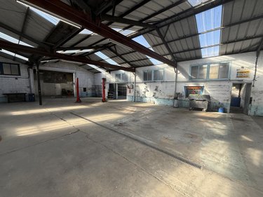 Garage et parking a vendre Doullens 80600 Somme 770 m2  239200 euros