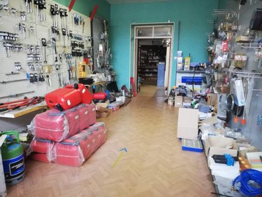 Fonds et murs commerciaux a vendre Melrand 56310 Morbihan 1685 m2  218250 euros
