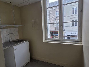 Location fonds et murs commerciaux Château-Gontier-sur-Mayenne 53200 Mayenne 105 m2  900 euros