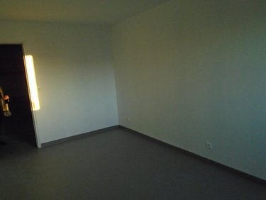 Location fonds et murs commerciaux Mouen 14790 Calvados 150 m2  985 euros